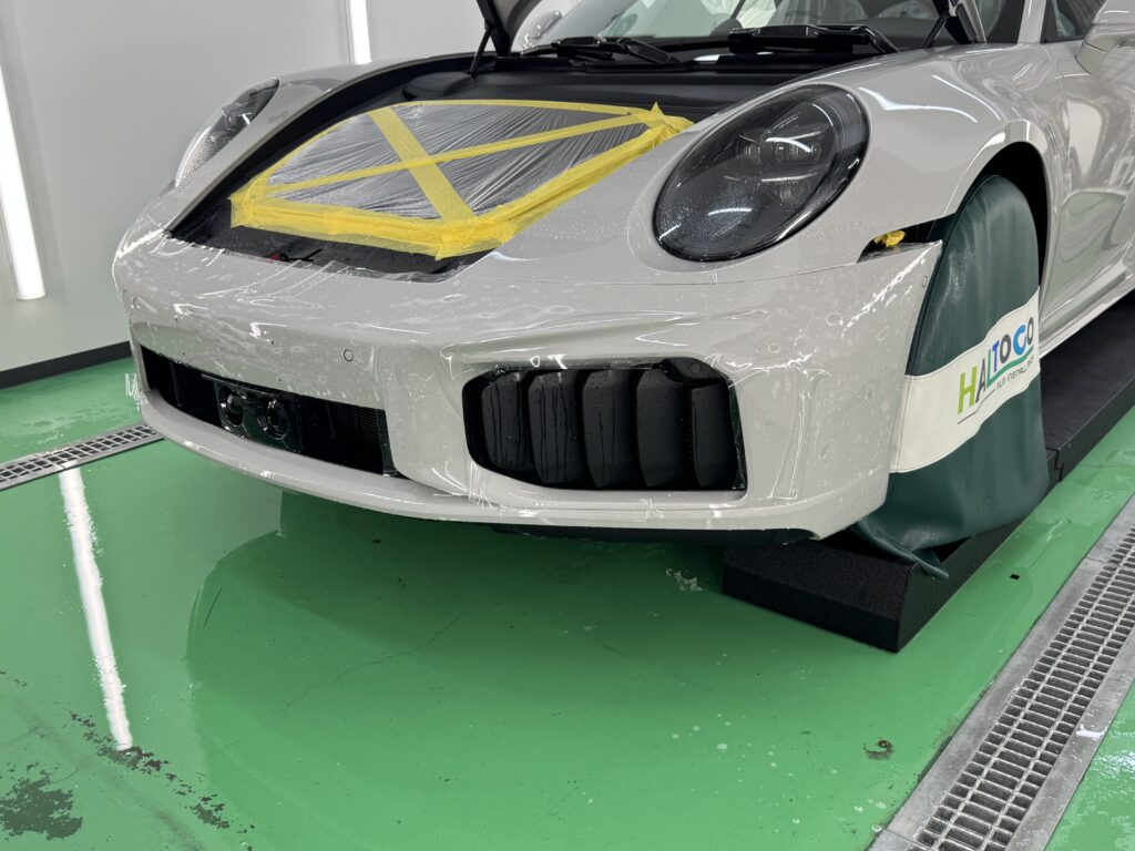 ポルシェ911ターボSカブリオレ992.2 フロントバンパーPPF施工中
