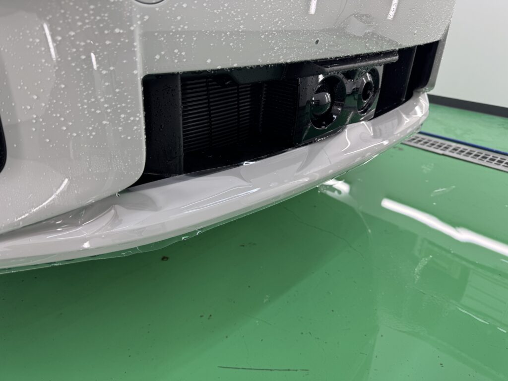 ポルシェ911ターボSカブリオレ992.2 フロントリップPPF施工中
