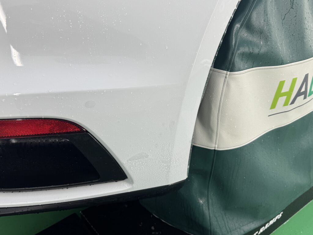 ポルシェ 911 Turbo S リアバンパーストーンガードのPPF施工中