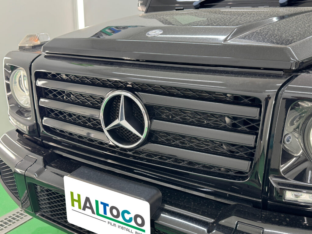 メルセデス・ベンツ G350d フロントグリル グロスブラックラッピング完成