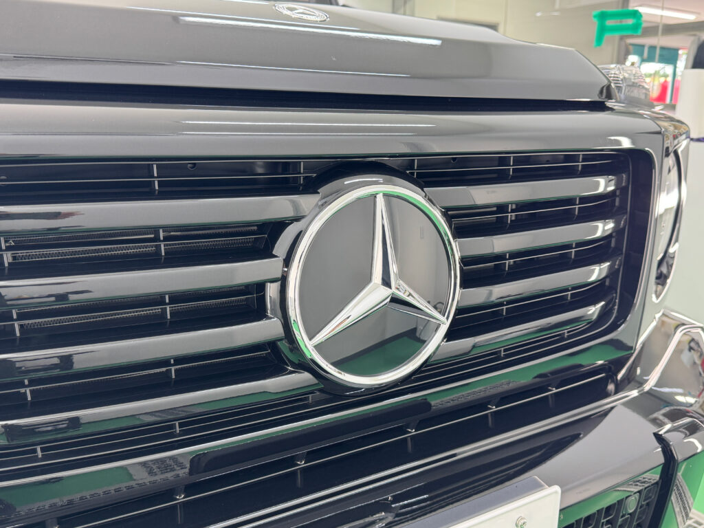 メルセデス・ベンツ G450d フロントグリル ベンツマーク ラッピング施工前