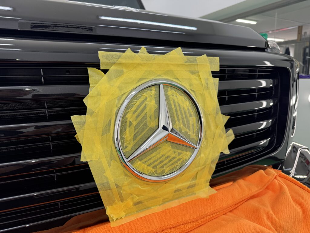 G450d フロントベンツマーク ブラックアウト施工前のマスキング