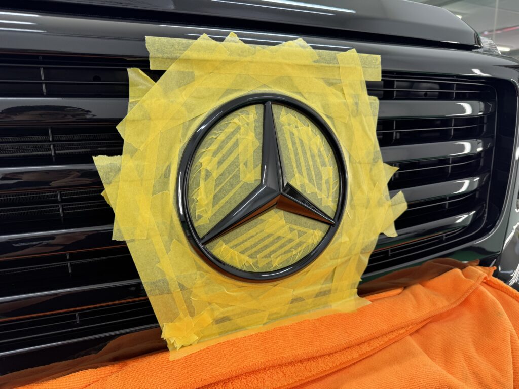 メルセデス・ベンツ G450d フロントベンツマーク ブラックアウト完成