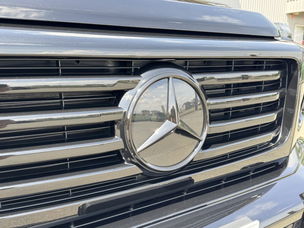 メルセデス・ベンツ G450d フロントベンツマーク ブラックアウトラッピング完成
