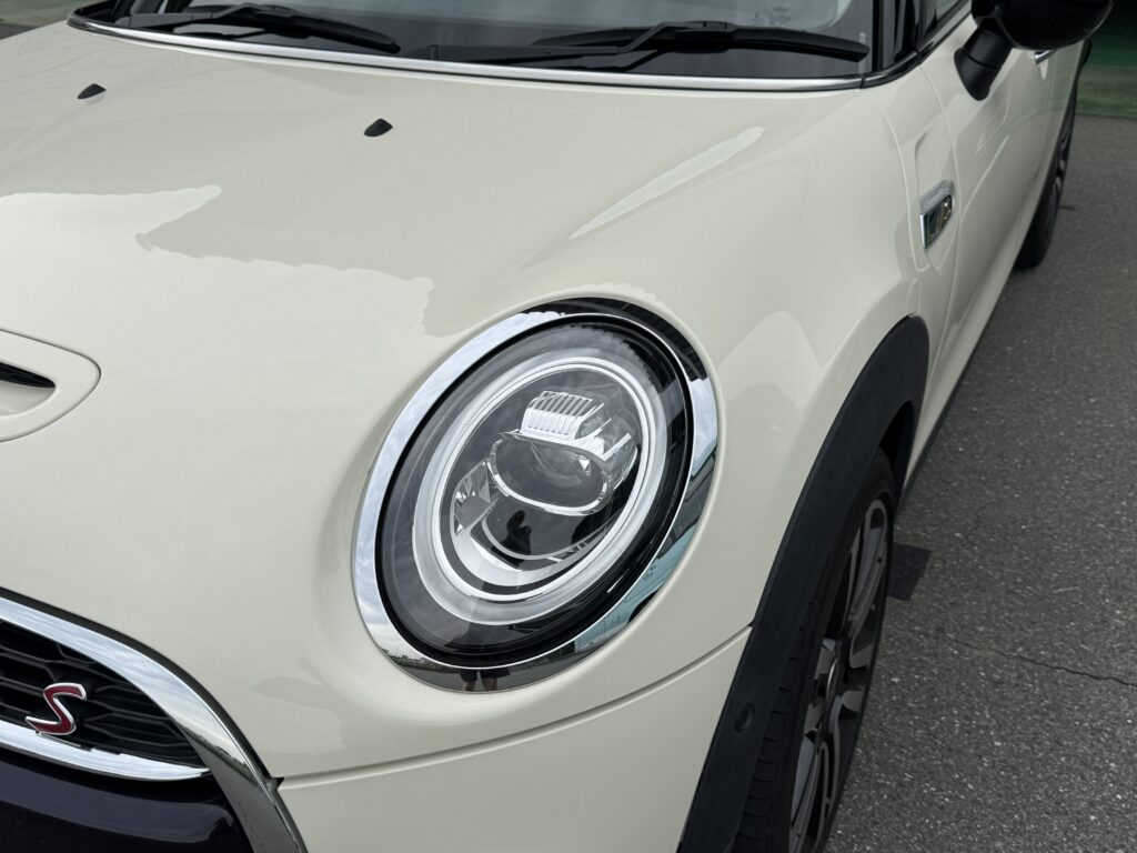 プロテクションフィルム施工後のMINI COOPER Sヘッドライト