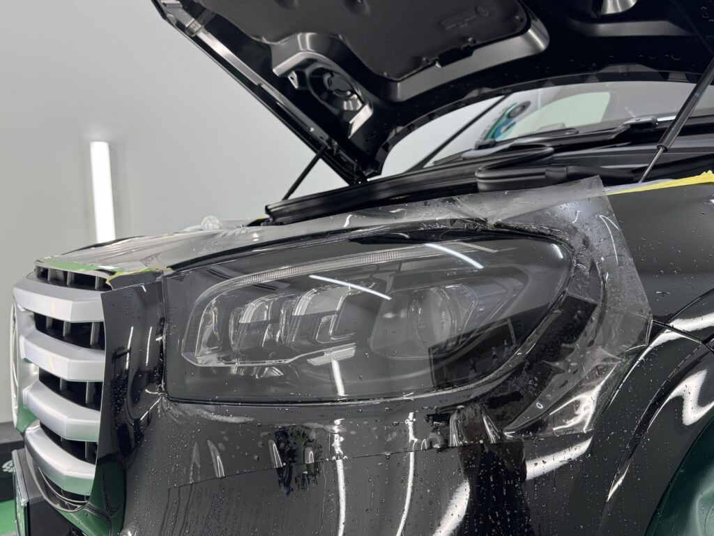 GLS450d ヘッドライトへDIAMOND SWELL BLACK GRAYを施工中