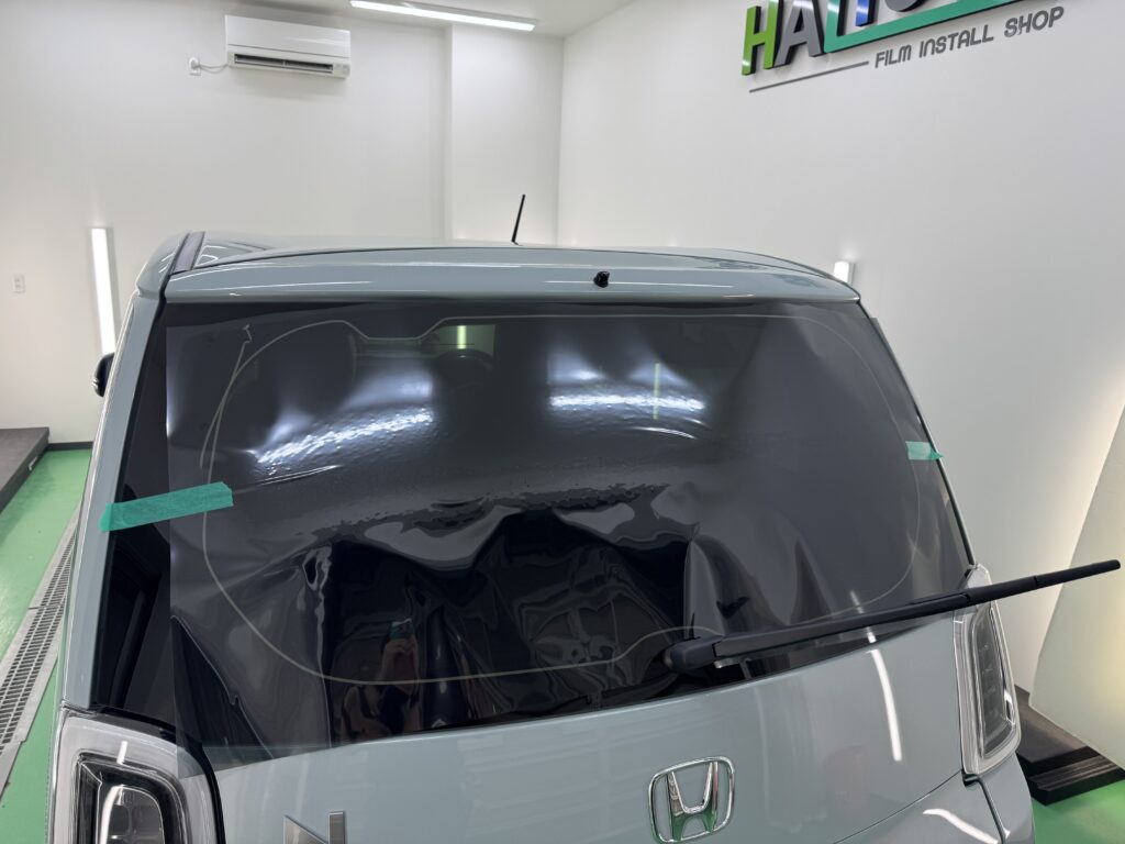 ホンダ N-ONE リアガラス用スモーク遮熱フィルム 熱成形前