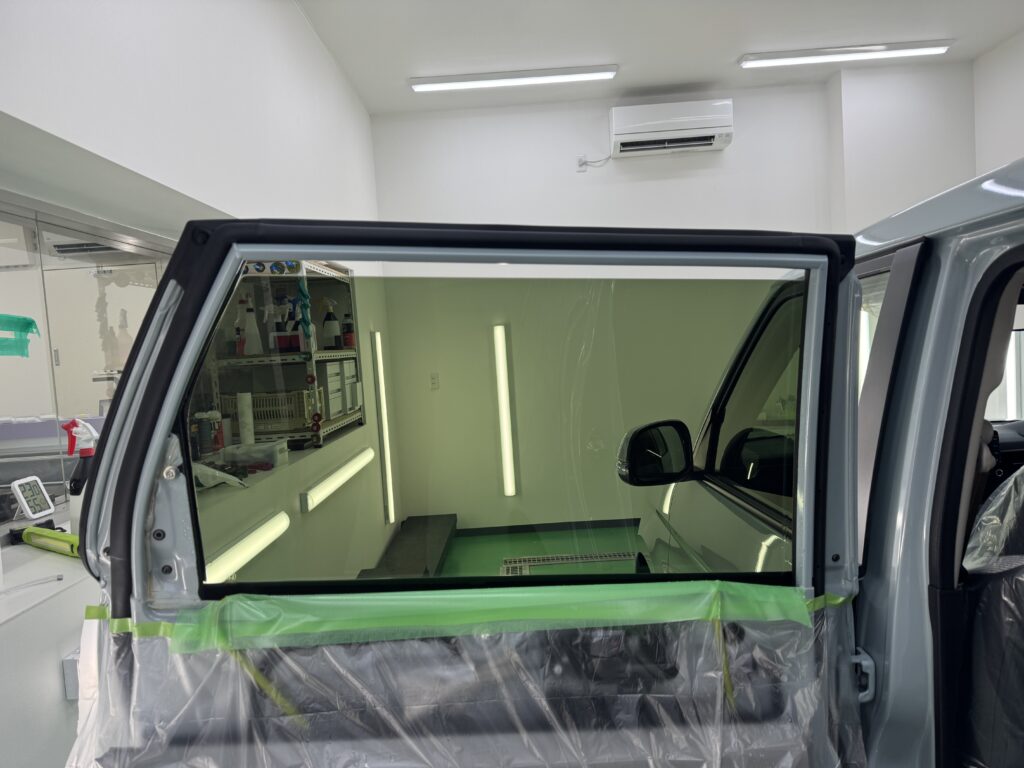 ホンダ N-ONE リアドアガラス 遮熱スモークフィルム施工前