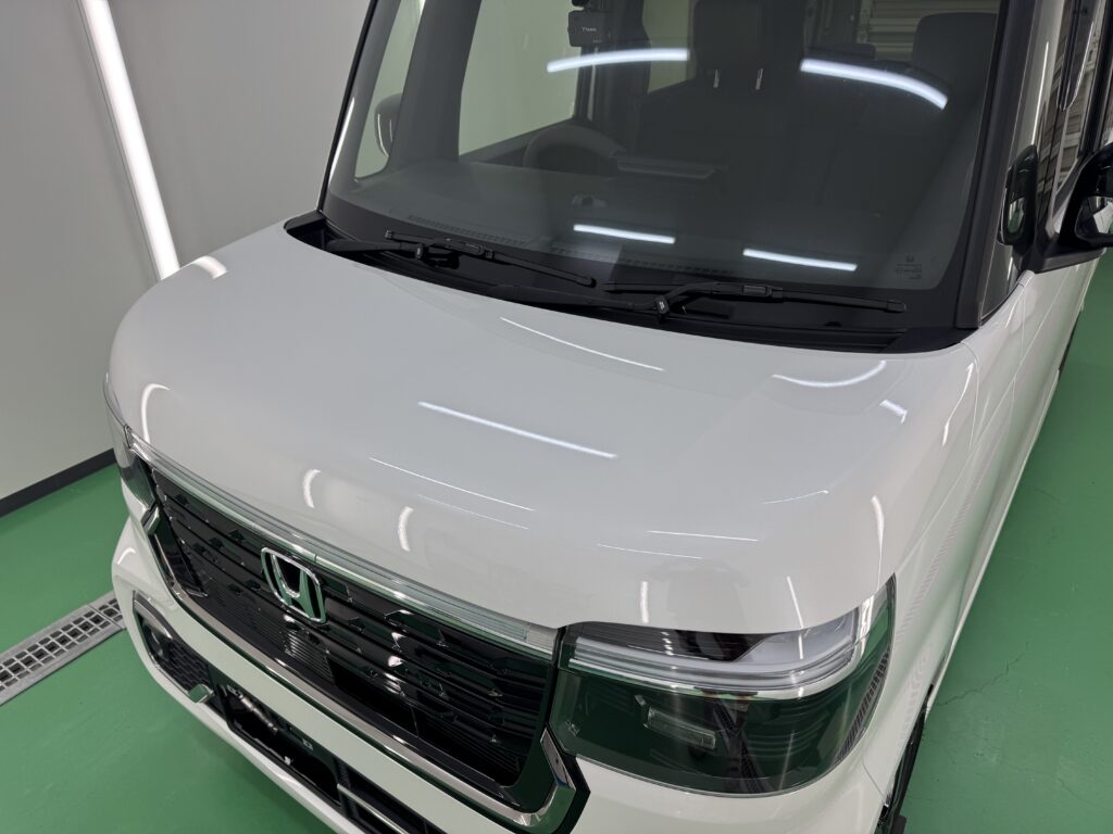 ホンダ N-BOXのボンネットへのプロテクションフィルム施工完成
