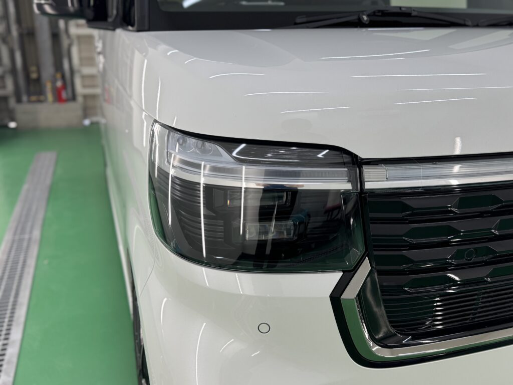ホンダ N-BOXのヘッドライトへのプロテクションフィルム施工完成