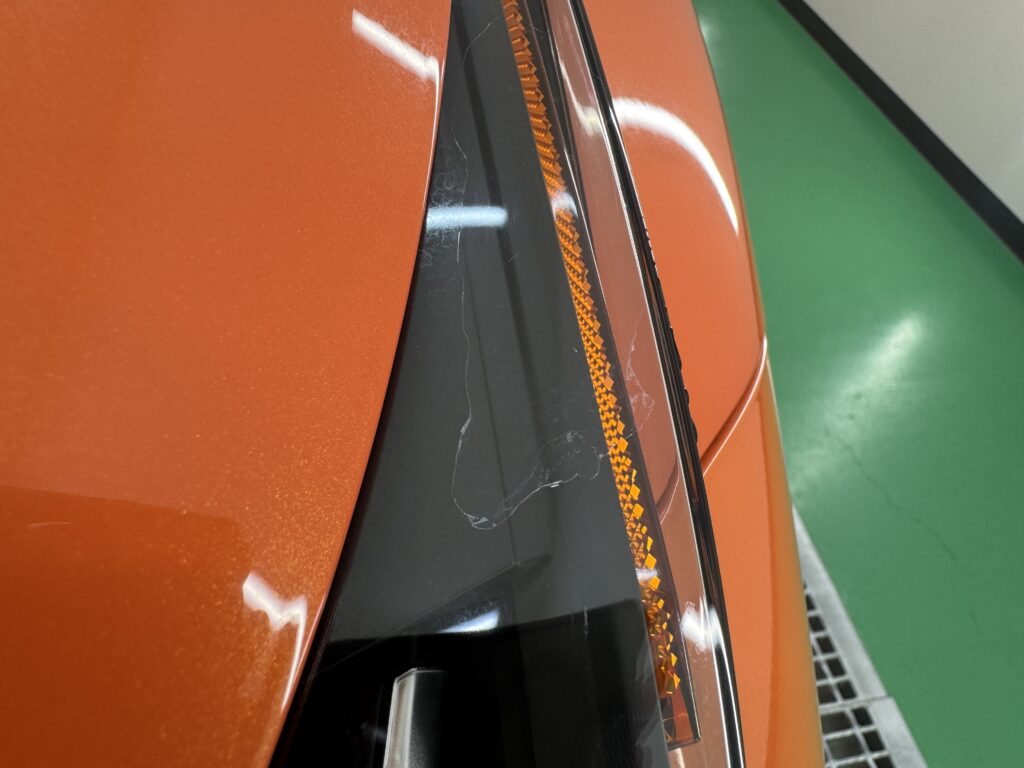 LEXUS NX300 ヘッドライト表面に発生したハードコート剥がれ