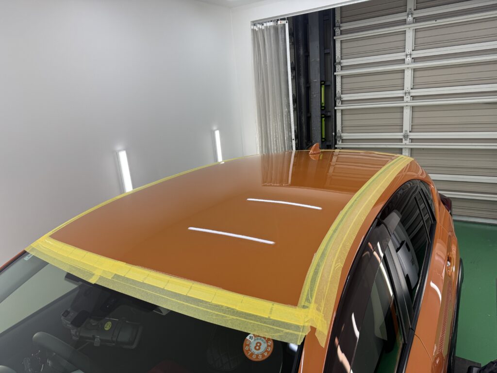 スバルXV ルーフラッピング施工前の養生作業