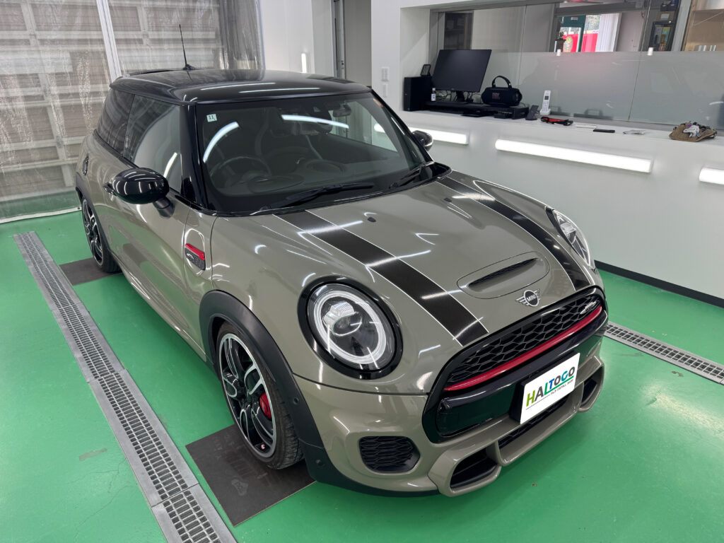 ヘッドライトリペア施工前のMINI John Cooper Works F56のフロント外観