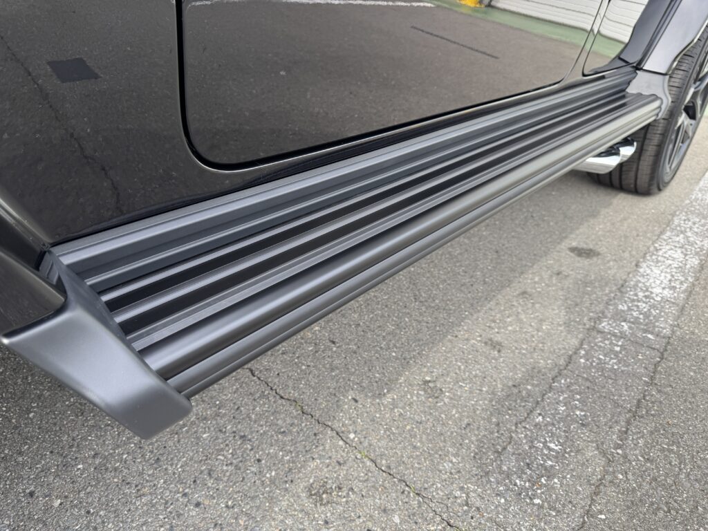 メルセデスAMG G63のランニングボードをマットブラックPPFで仕上げた完成写真