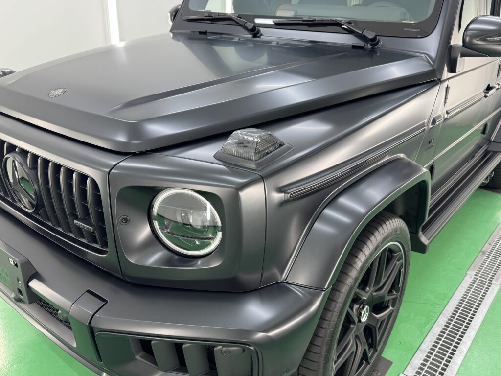 マットプロテクションフィルム施工後のG63のフロントフェンダーとヘッドライト周辺