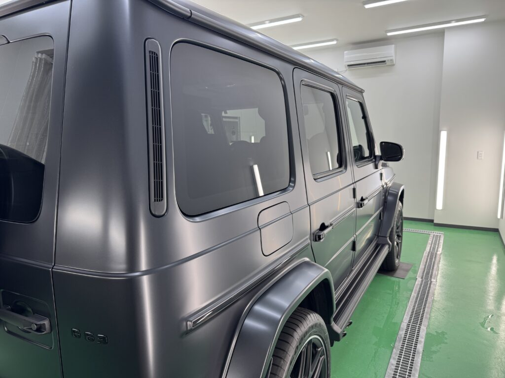 メルセデスAMG G63のリアクォーターパネルとドアのマットPPF全面施工後の仕上がり
