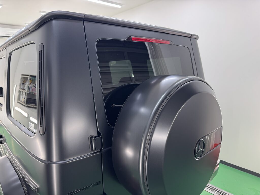 メルセデスAMG G63のリアスペアタイヤカバーとマットブラックの仕上がり
