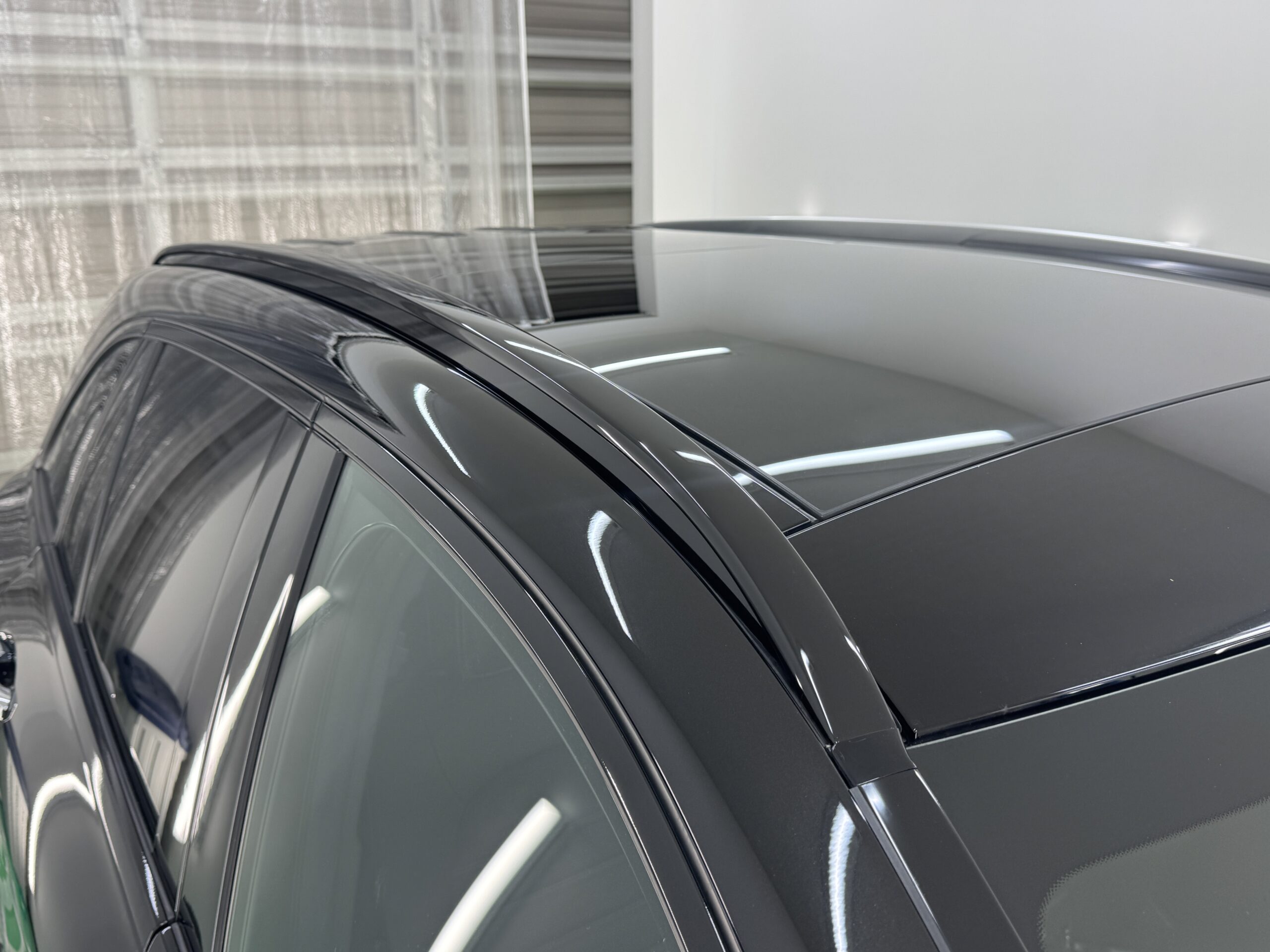 メルセデス・ベンツ GLC220d ルーフレールブラックアウト完成