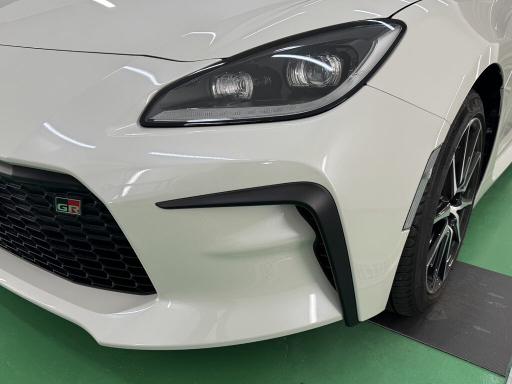 トヨタ GR86のプロテクションフィルム施工後のフロントバンパー