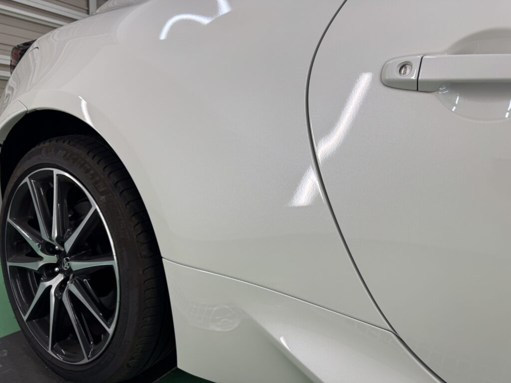 トヨタ GR86のストーンガード施工後のリアフェンダー