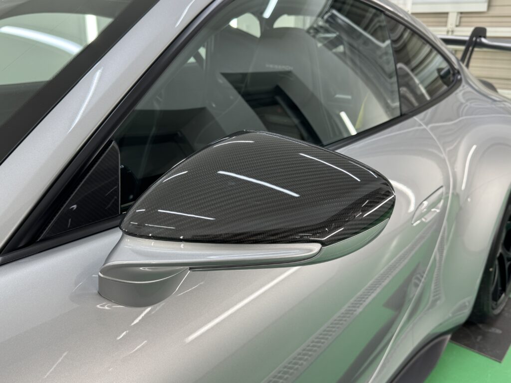 ポルシェ 911 GT3のドアミラーにオプションで施工したプロテクションフィルムの完成写真
