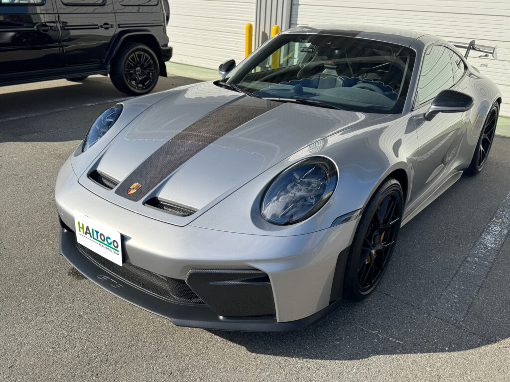 ポルシェ 911 GT3のフロントフルPPF施工後、屋外で撮影したフロント斜めからの完成写真