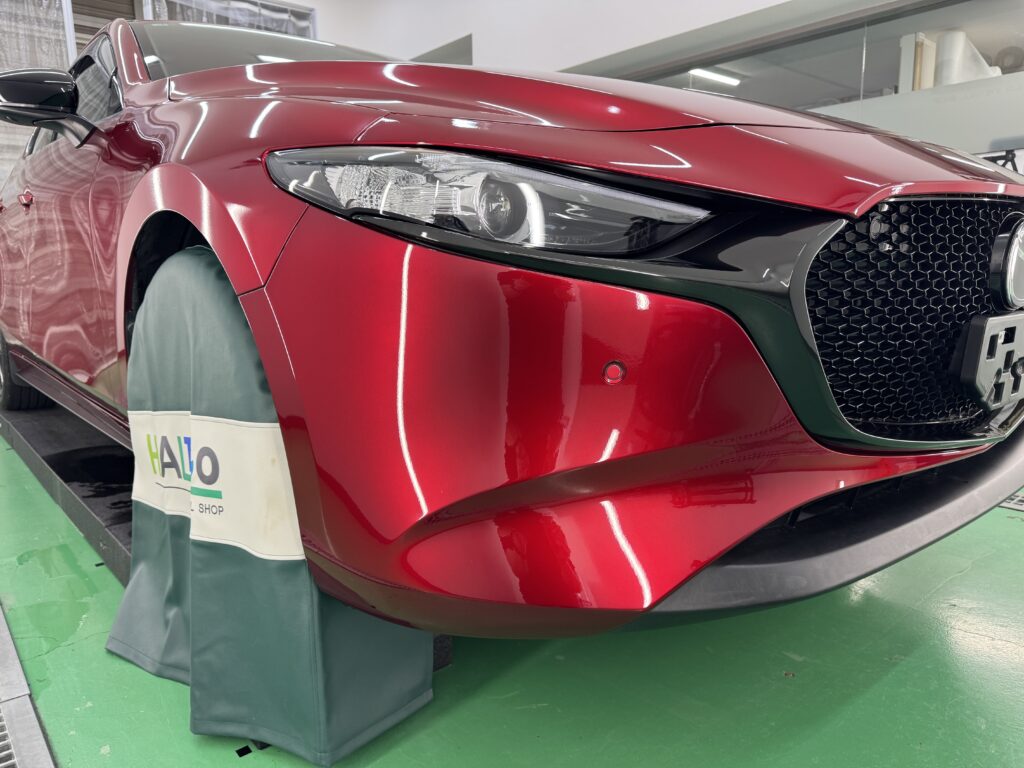 MAZDA3のPPF施工後のフロントバンパーとヘッドライトの仕上がり