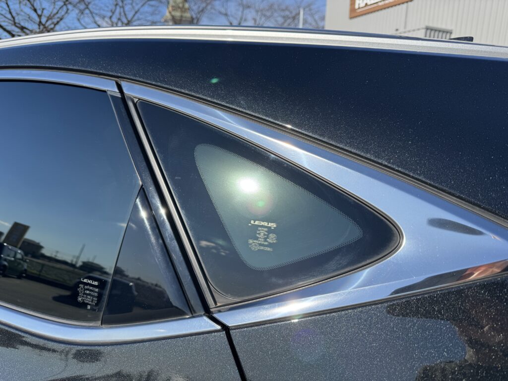 フルメタルフィルム施工後のLEXUS NX350hリアクォーターガラス