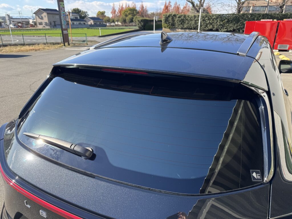リア5面にフルメタルフィルムを施工したLEXUS NX350hの完成状態