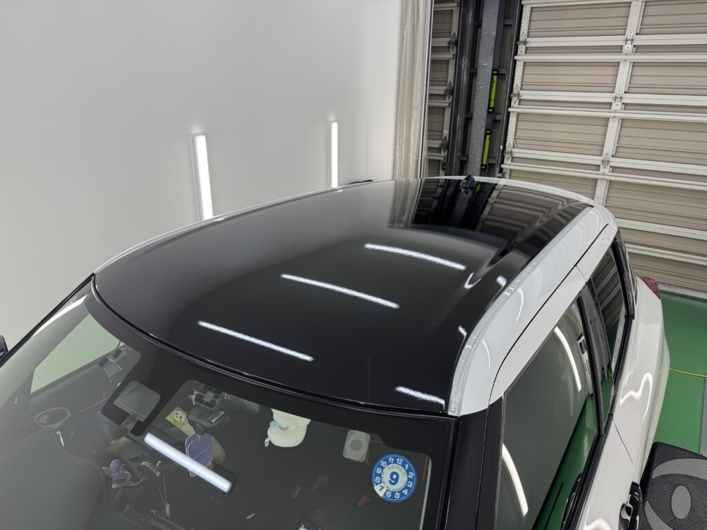 3M G12グロスブラックでルーフラッピングが完成したスズキ スイフト