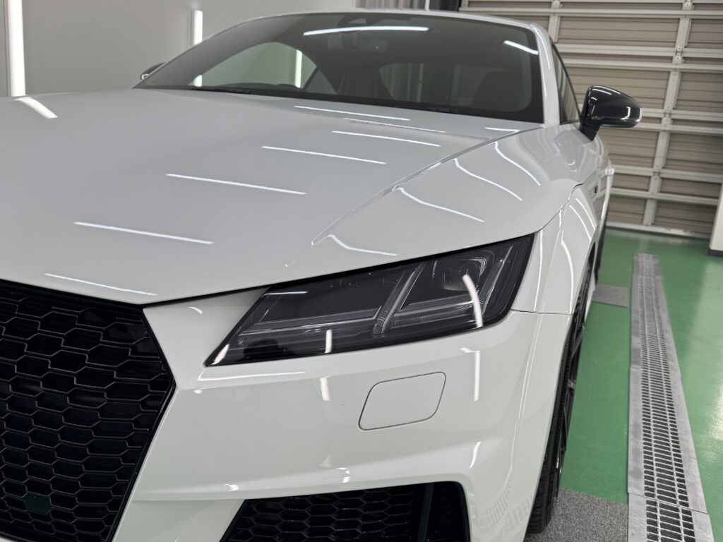 ヘッドライトのスモークプロテクション施工が完成したアウディTTの写真